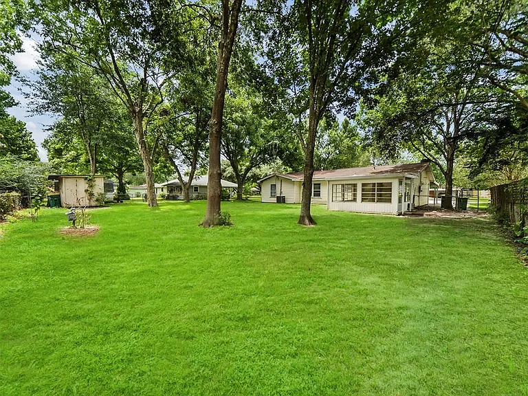 Large fenced backyard with large storage shed w/power.
