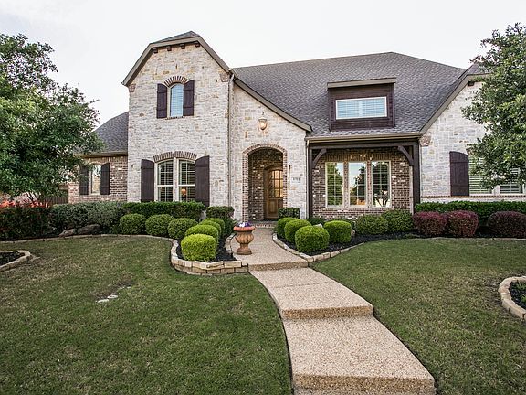 3rd image of 1311 Twin Knoll Dr