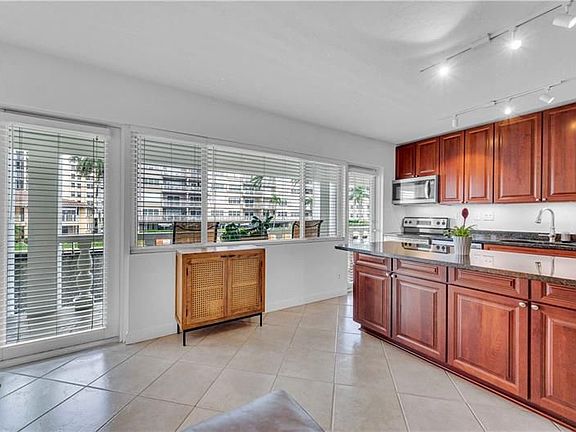 3rd image of 2881 NE 32nd St APT 219