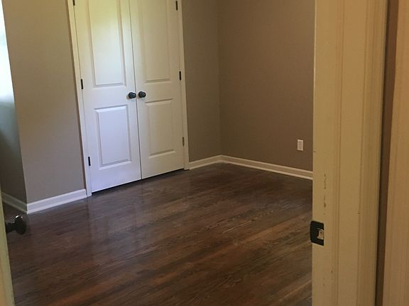 4th image of 4222 Roswell Ave