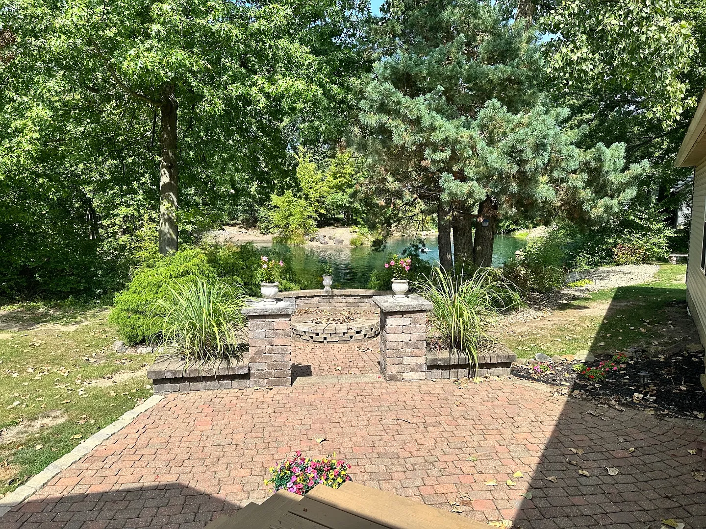 1052 Arrowhead Dr — Photo 4