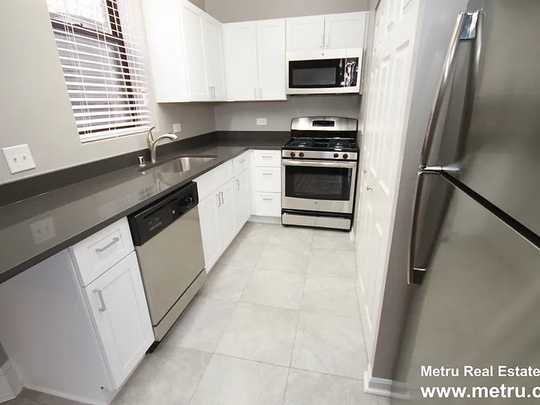 2215 N Clifton Ave #2W — Photo 7
