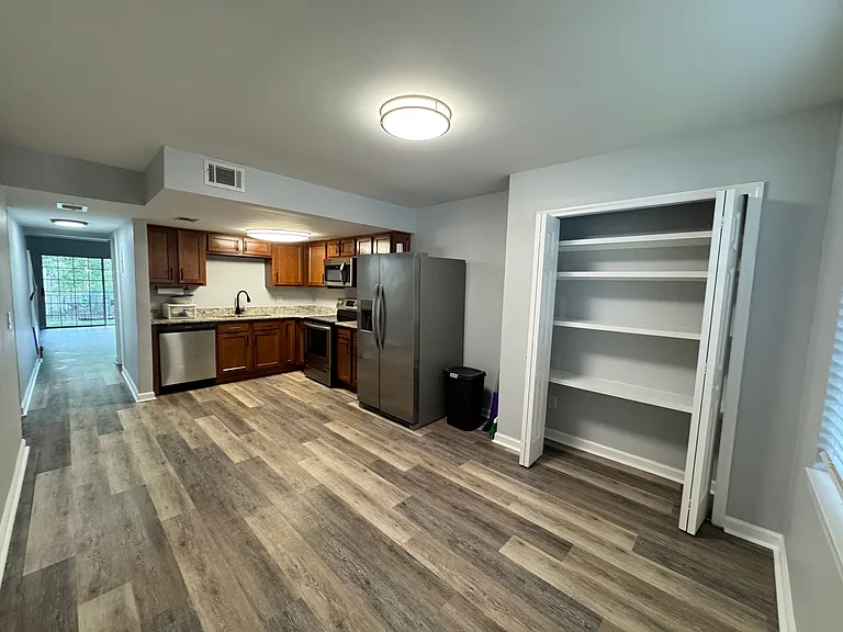 4324 Plaza Gate Ln S #202 — Photo 2