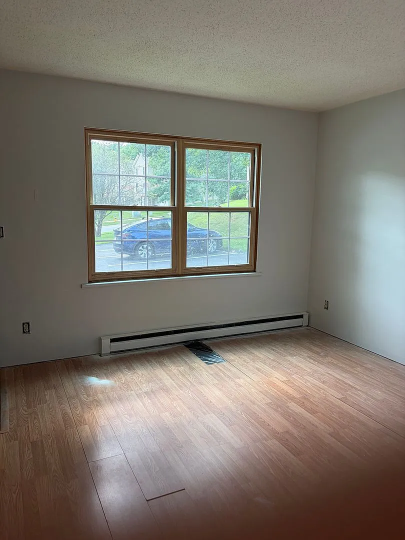 2 Bedroom, 1.5 Bath Townhouse — Photo 4