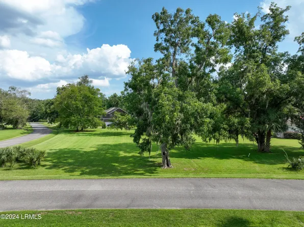 31 Seabrook Dr, Hilton Head Island, SC 29926