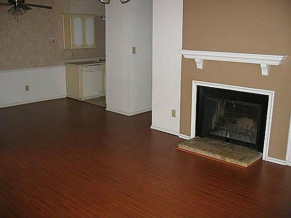 4th image of 1103 Airline Dr APT 4