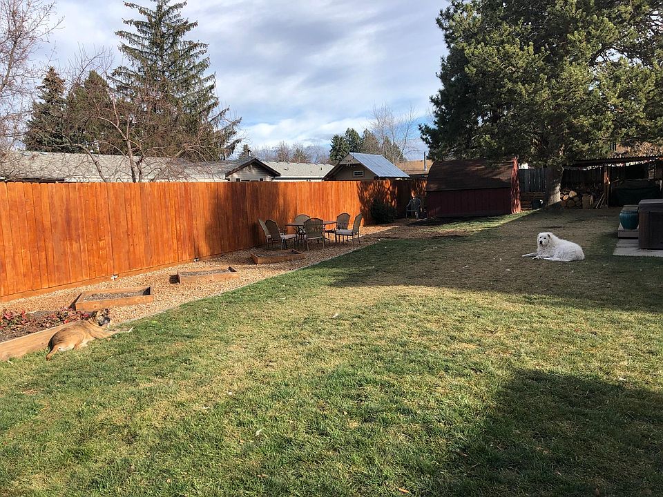 2nd image of 1624 NE Meadow Ln