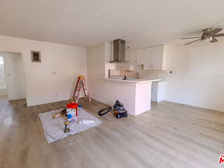 1426 S Orange Grove Ave — Photo 3