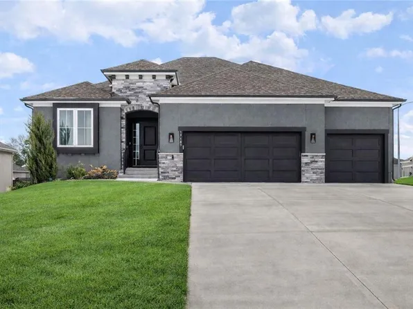 19485 W 202nd St, Spring Hill, KS 66083