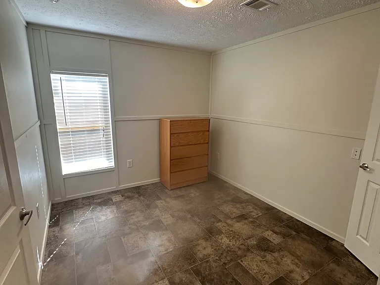 804 Avenue E #4 — Photo 9