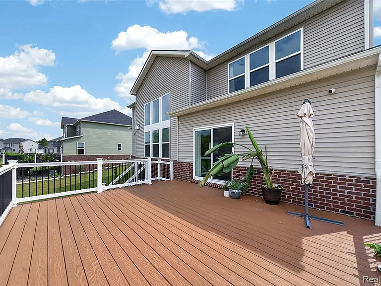 4160 Walcott Dr — Photo 33
