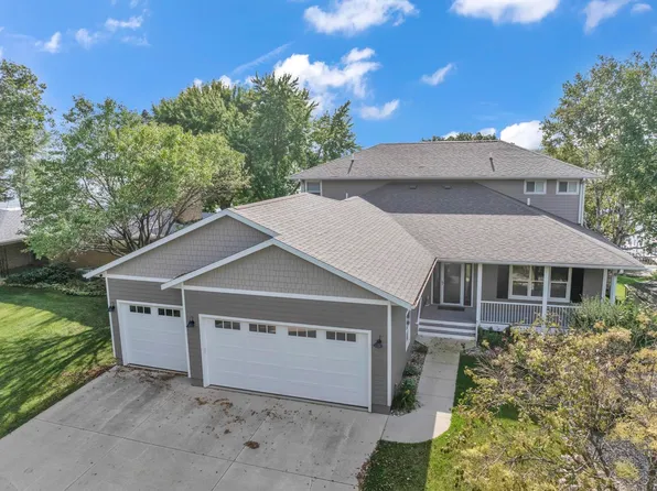 15195 Weather End Dr, Spirit Lake, IA 51360