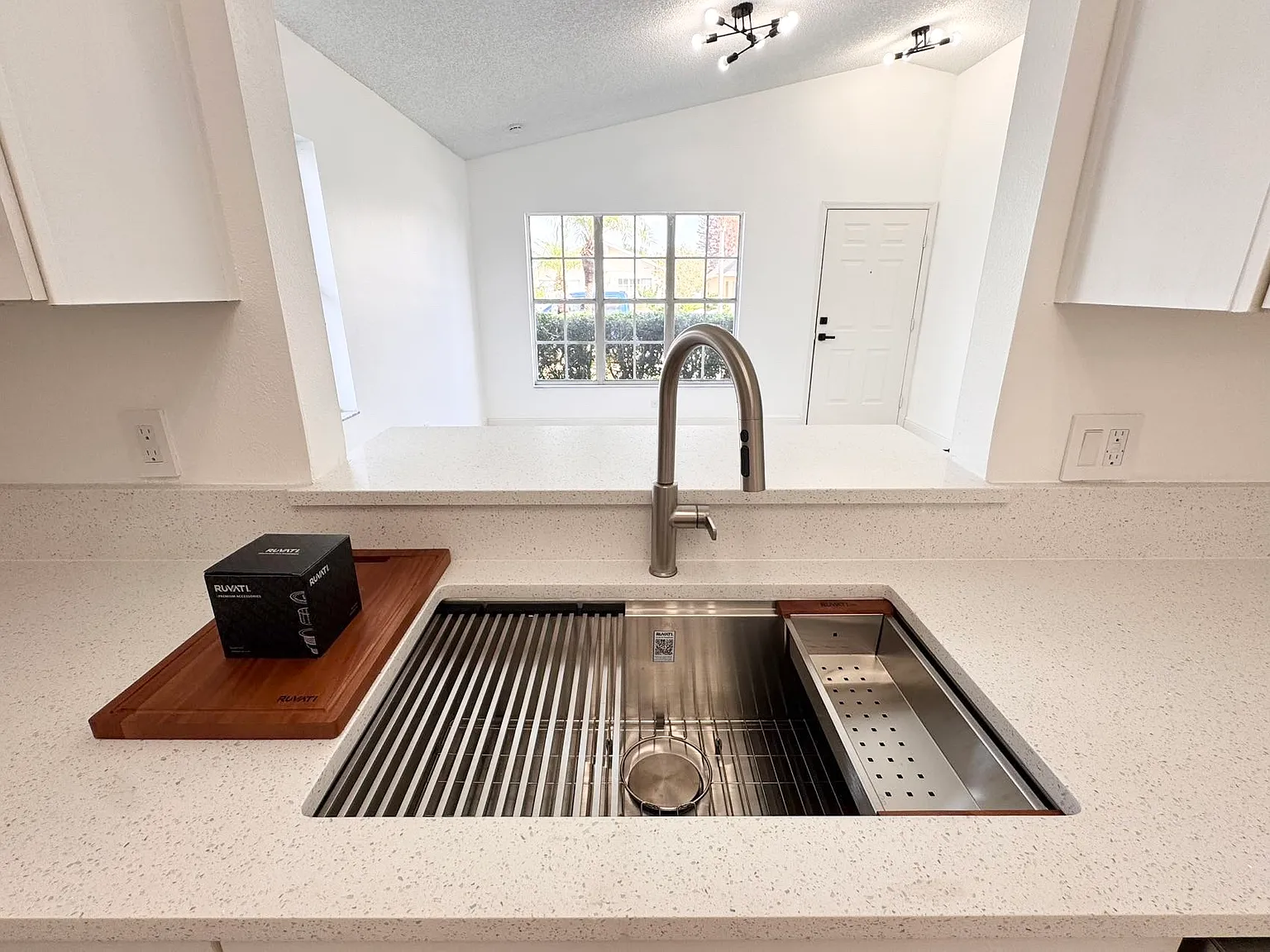 4 bed, 1158 sqft, $2,145 — Photo 4