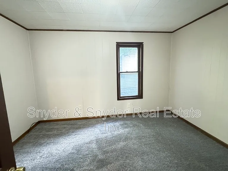 391 E Voris St — Photo 7