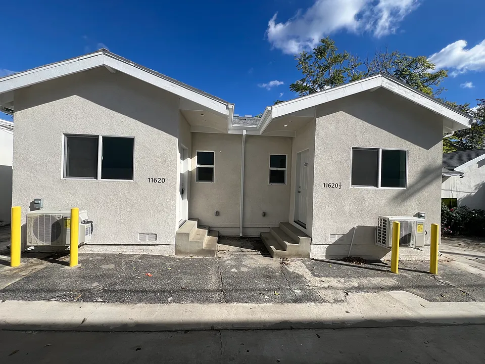 11616 Hamlin St #11620