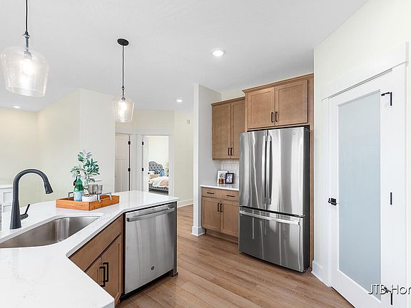 5th image of 3109 Thornbury Dr
