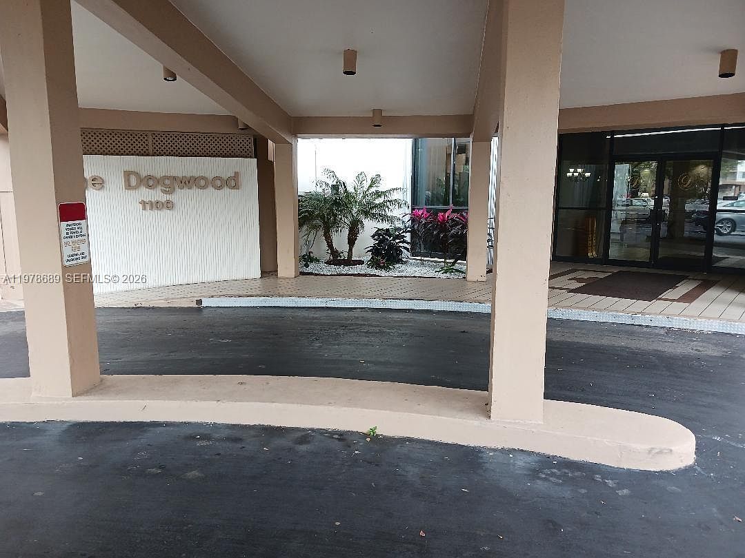 1100 Saint Charles Pl APT 213