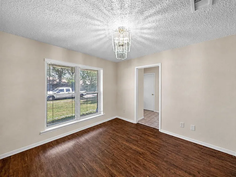 422 Woodhollow Dr — Photo 6