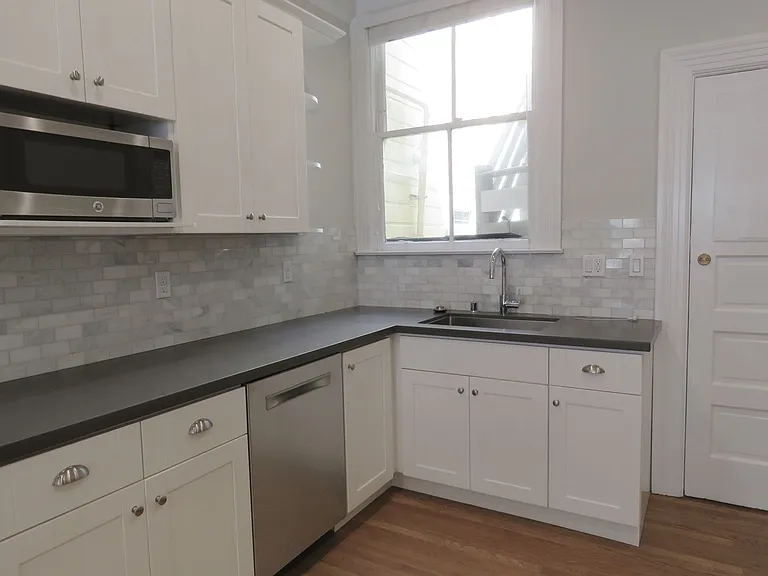 619 Clayton St — Photo 7