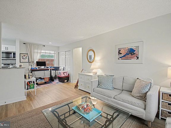 3rd image of 1632 W Abingdon Dr APT 302