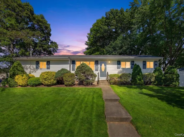 470 Ontario Street, Ronkonkoma, NY 11779