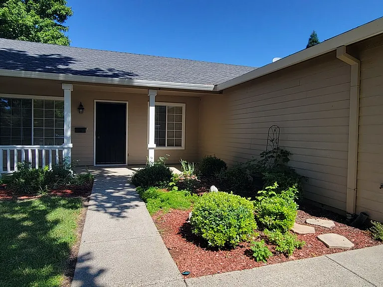 2154 Hemingway St — Photo 1