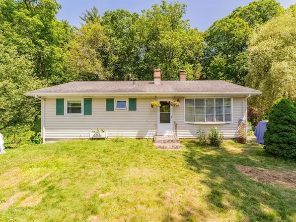 121 East St, Southampton, MA 01073