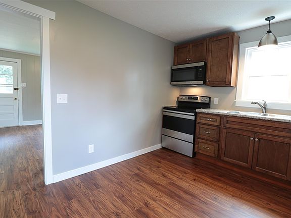 4th image of 323 N Main St
