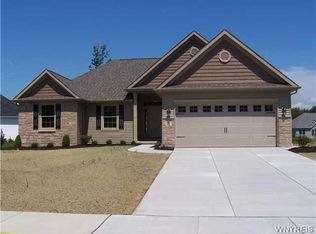 48 Chestnut Cor, Lancaster, NY 14086