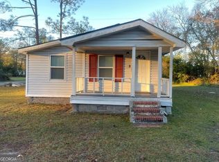 690 Hundreds Rd, Baxley, GA 31513