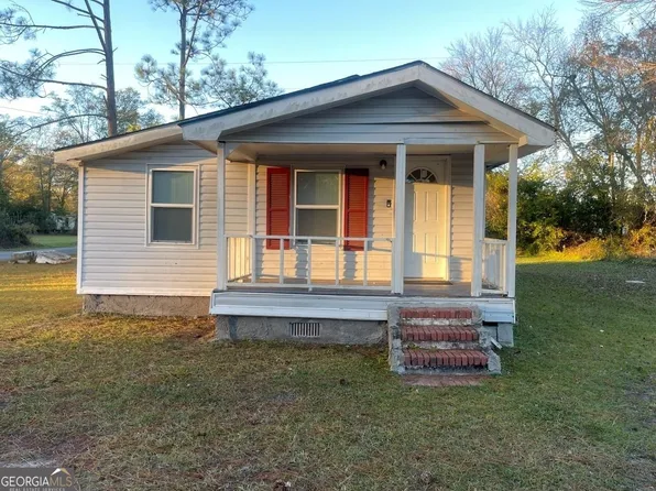 690 Hundreds Rd, Baxley, GA 31513