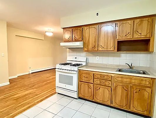 4th image of 31-62 37th St #1