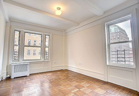 4th image of 250 W 104th St
