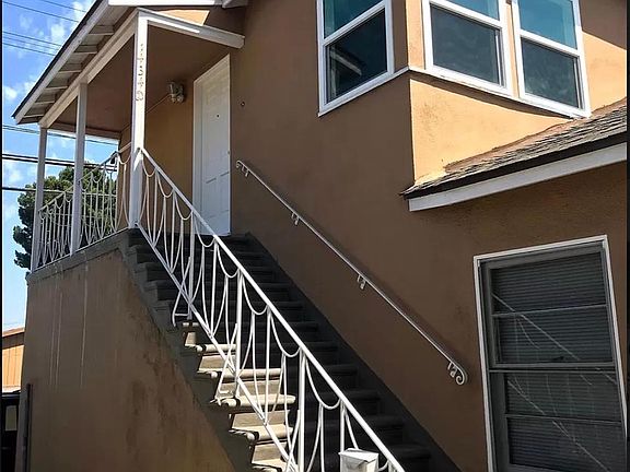 2nd image of 1434 N Hollywood Way APT D