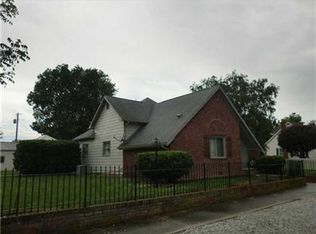 205 Center St, Frankton, IN 46044