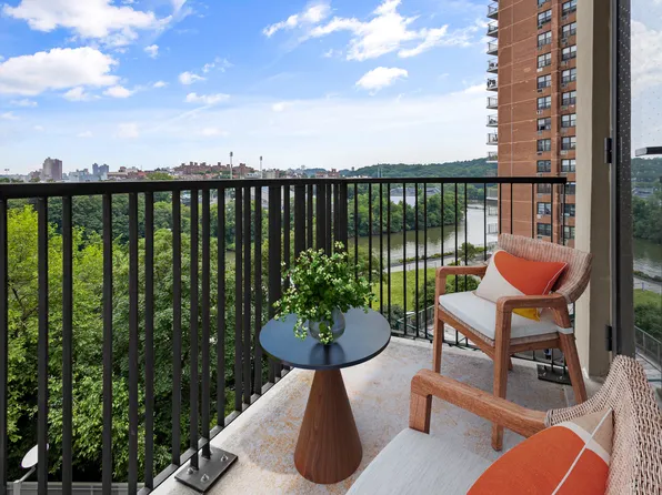 170 West 225th Street image 2 of 26