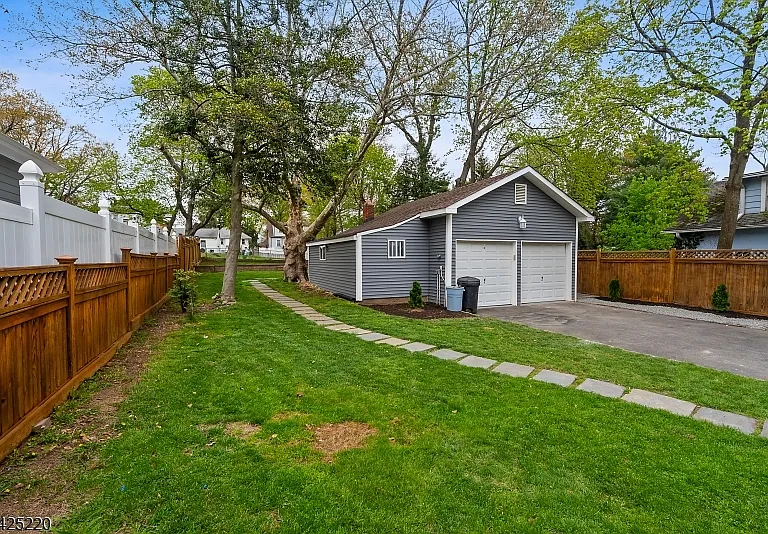 6 Dawes Ave — Photo 37