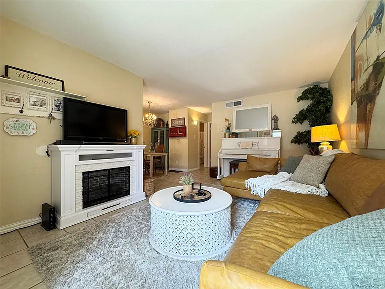 5550 N Braeswood Blvd #128 — Photo 5