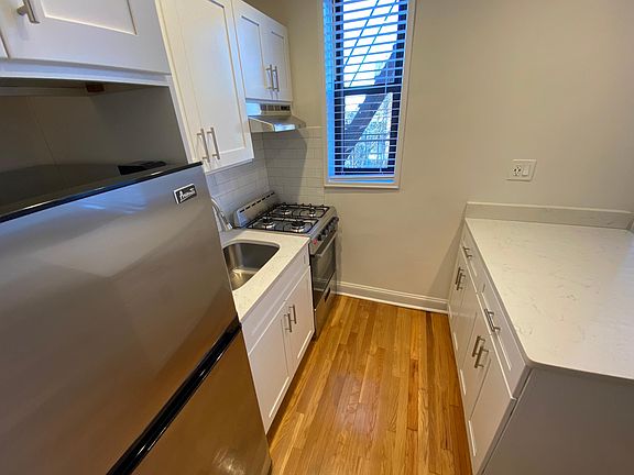3rd image of 14210 Hoover Ave APT 408