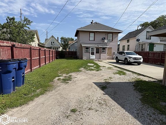 5th image of 102 E Prospect St