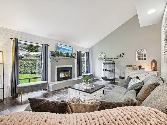 4th image of 100 Inglewood Park