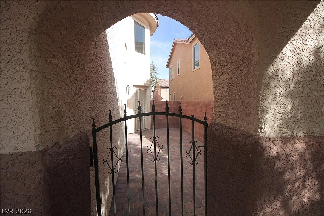 3 bed, 2.5 bath, 1774 sqft, $2,275 — Photo 4