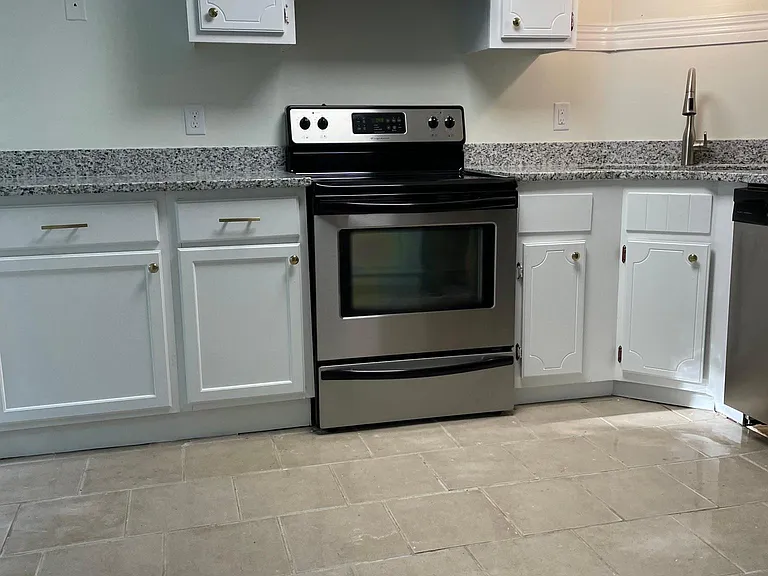 520 Elder St — Photo 4