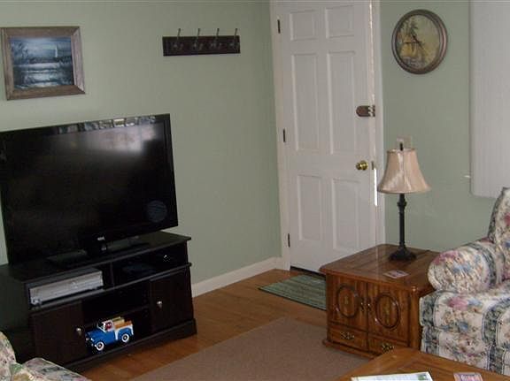 3rd image of 3 Mynelle Dr