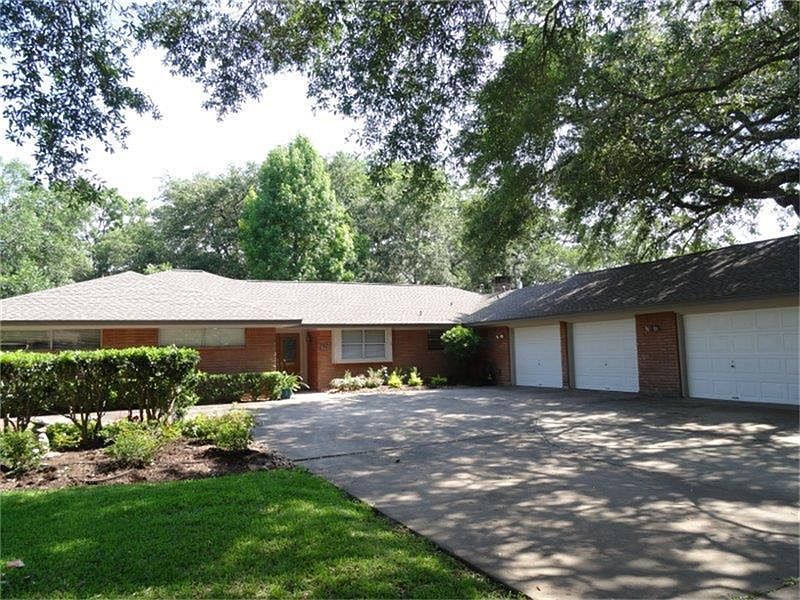1st image of 422 Forest Dr
