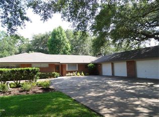 422 Forest Dr, Lake Jackson, TX 77566