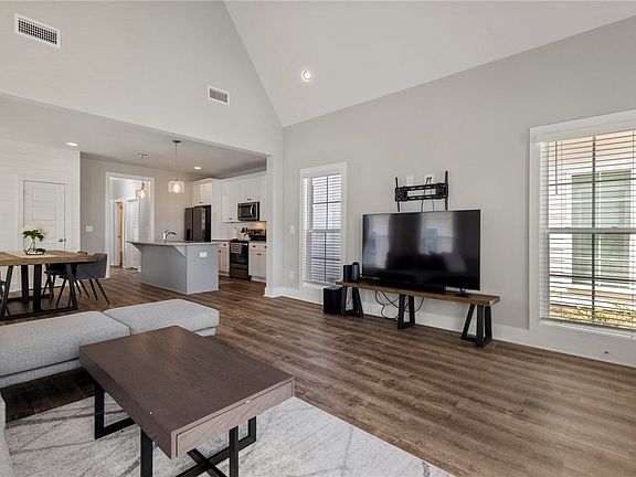 3rd image of 1286 Burrow Cir