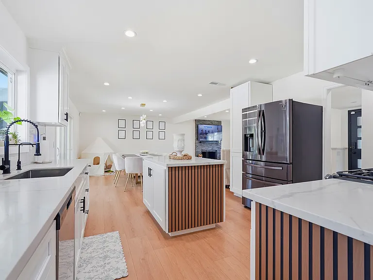 4563 Hempstead St — Photo 14