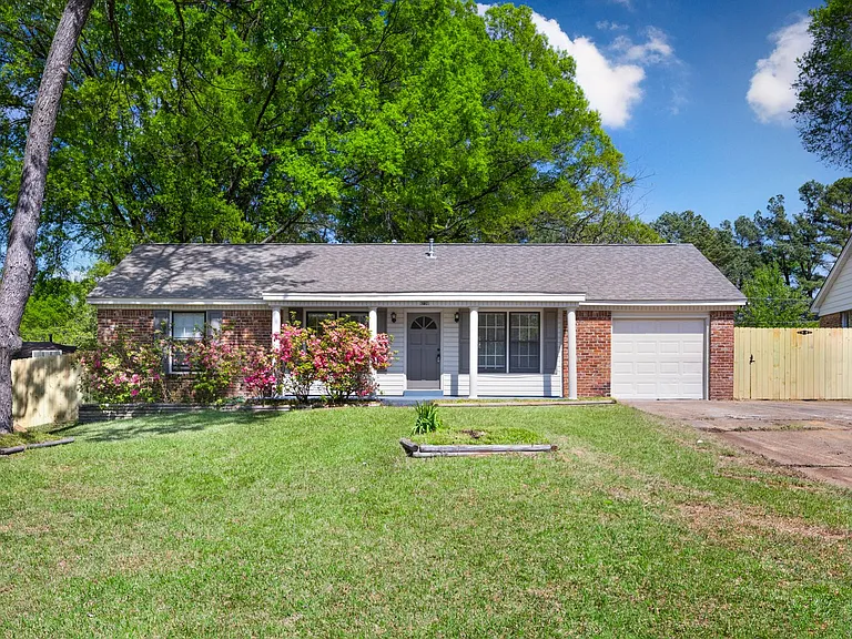 8228 Brooksville Cv — Photo 2