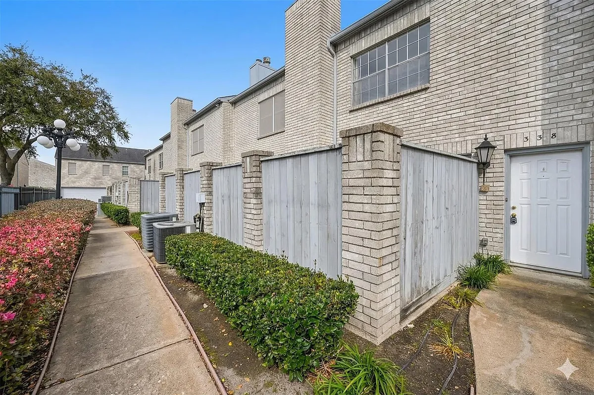 Building Photo - 338 Wilcrest Dr #338